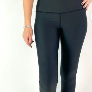 Hot Dame black leggings medium, made in Canada